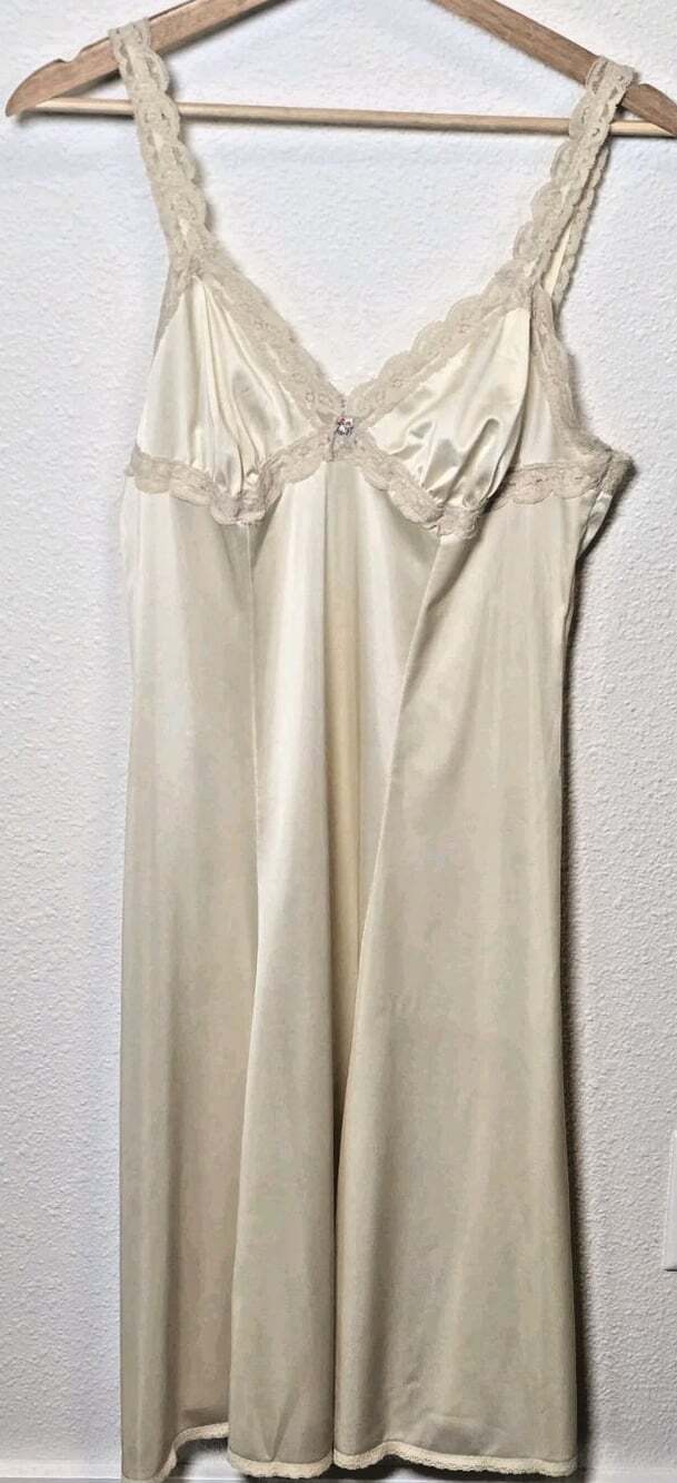 Vintage Olga 1349F Full Slip Nightgown Size 38 Ivory Nylon Lace Rose Lingerie